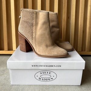 Steve Madden Tan Ankle Booties with Chunky Heel 6.5